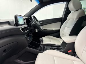 Hyundai Tucson 1.6d Premium  top Spec   90 P/W - Image 4
