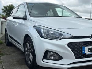 Hyundai i20 Active Deluxe 5DR - Image 2