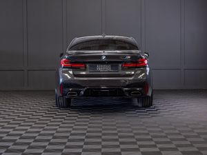 2022 BMW 5-Series 520d M-Sport - Image 4