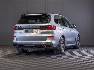 2024 BMW X5 X-Drive 50e M-Sport - Image 3