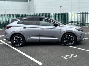 Opel Grandland Elite Diesel Auto  Heated Leather - Image 3
