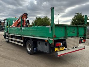 2018 ISUZU- F11-210 DROPSIDE FLAT WITH CRANE - Image 4
