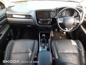 Mitsubishi Outlander 2.2 Di-d 150PS 6MT 4WD 7-sea - Image 3