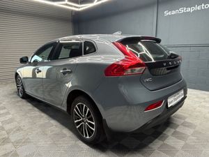 Volvo V40 D2 Momentum ED GT 5DR Auto - Image 2
