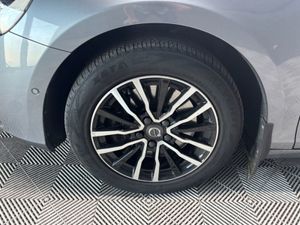 Volvo V40 D2 Momentum ED GT 5DR Auto - Image 4
