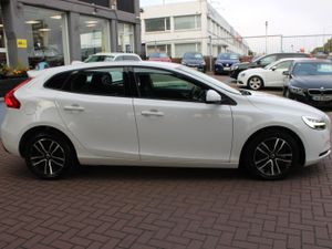 VOLVO V40 1.5 SPORT T3 EDITION 5DR HATCHBACK AUTO - Image 3
