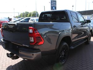 TOYOTA HILUX INVINCIBLE X 4 DR CREW CAB AUTOMATIC - Image 4