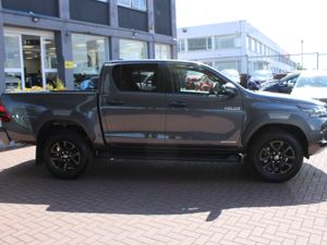 TOYOTA HILUX INVINCIBLE X 4 DR CREW CAB AUTOMATIC - Image 3
