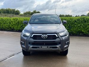 2025 Toyota Hilux Invincible X Automatic - Image 3