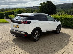 2019(192reg) Peugeot 3008 Allure Commercial 130bhp - Image 4