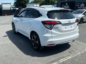 2016 HONDA VEZEL AUTOMATIC FULL OPTION - Image 4
