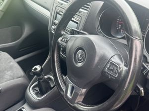 Volkswagen Golf 2010 1.6 tdi - Image 4