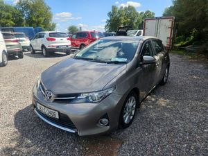 Toyota Auris 1.4 D-4d Aura 4DR - Image 2