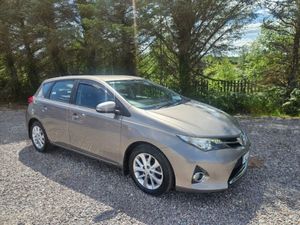 Toyota Auris 1.4 D-4d Aura 4DR - Image 4