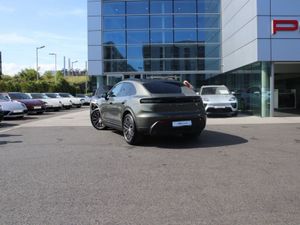 Porsche Macan 4 Electric - Image 2