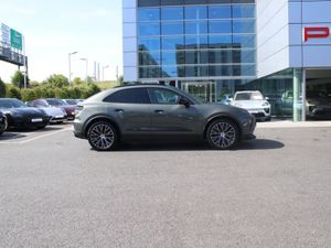 Porsche Macan 4 Electric - Image 4