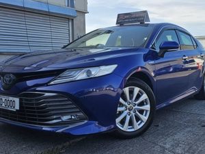 2019 Toyota Camry | Hybrid - Image 2
