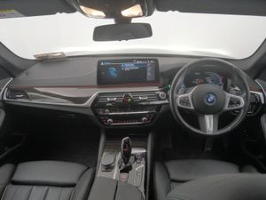 BMW 5 Series 530e M Sport Saloon - Image 4