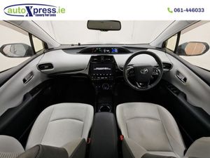 Toyota Prius 1.8 PHV A Premium Automatic  Reversi - Image 2