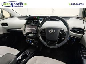 Toyota Prius 1.8 PHV A Premium Automatic  Reversi - Image 4