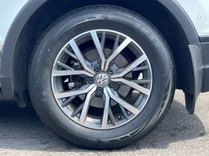 Volkswagen Tiguan CL 2.0 TDI Manual 6speed FWD 15 - Image 4