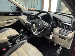 Kia Sorento Platinum 4X4 5DR - Image 3