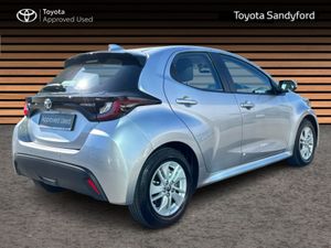 Toyota Yaris HYBRID LUNA // REAR CAMERA + FRONT & - Image 2
