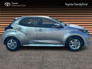 Toyota Yaris HYBRID LUNA // REAR CAMERA + FRONT & - Image 3