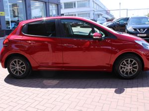 Peugeot 208 1.2i ALLURE  5DR HATCHBACK AUTOMATIC - Image 3