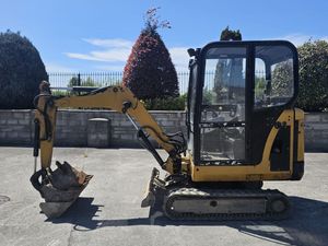 CAT 301.8c Excavator w/ 3 x buckets - Image 2