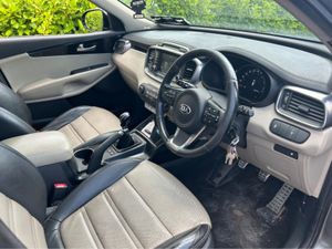 Kia Sorento 7 Seater PLATINUM 5DR - Image 4