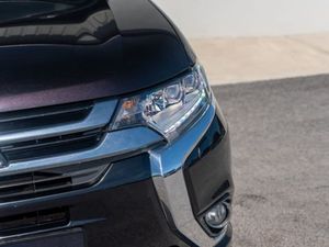Mitsubishi Outlander 2.0 Gx4hs Phev 200BHP 5DR Au - Image 3