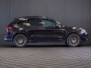 162 Porsche Cayenne 3.0D V5 Platinum Ed. 5 Seat N1 - Image 2