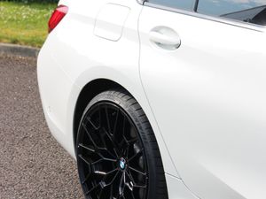 2021 BMW 3-Series 330E M Sport - High Spec - Image 4