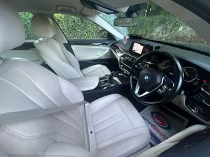 181 BMW 520D SE AUTO G30 SIPHISTO GREY - Image 4