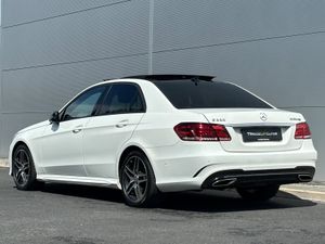 Mercedes-Benz E220d AMG Premium + - Image 4