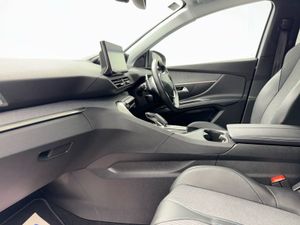 Peugeot 5008 1.5hdi Allure  auto   125 P/W - Image 4