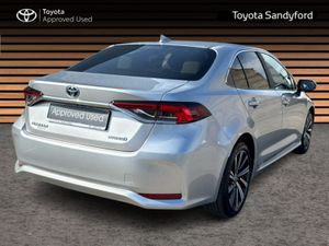 Toyota Corolla LUNA SPORT SALOON // HEATED SEATS / - Image 2