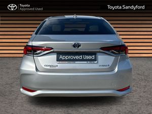 Toyota Corolla LUNA SPORT SALOON // HEATED SEATS / - Image 4