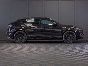 2025 Lamborghini Urus SE - Image 2