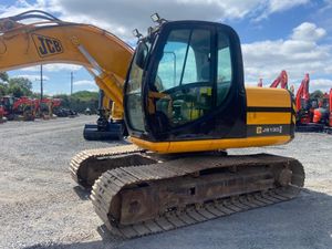 JCB JS130 LC Excavator - Image 2