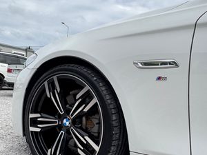 BMW 523i M Sport Sunroof Automatic Low KM - Image 4
