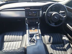 Jaguar XF 2.0 D 180PS Portfolio Manual - Image 3