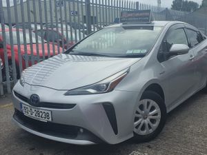 2019 Toyota Prius - Image 2