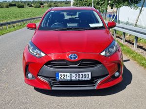 Automatic Toyota Yaris  HYBRID LUNA - Image 2