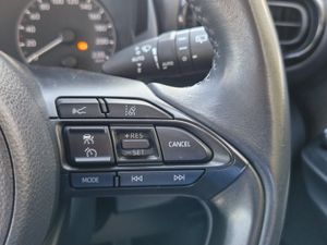 Automatic Toyota Yaris  HYBRID LUNA - Image 4