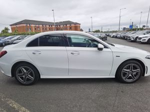 MERCEDES-BENZ A CLASS A250 E AMG LINE PREMIUM AUTO - Image 4