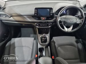 Hyundai i30 Diesel Deluxe - Image 2