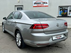 Volkswagen Passat Highline 2.0 TDI Manual 6speed - Image 3