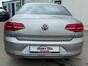 Volkswagen Passat Highline 2.0 TDI Manual 6speed - Image 4